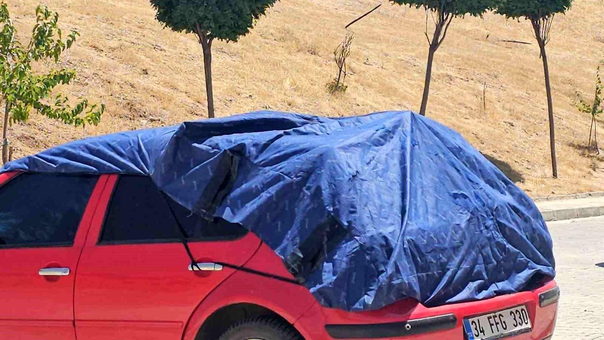 Elazığ'da araç sahiplerinden güneşe karşı önlem
