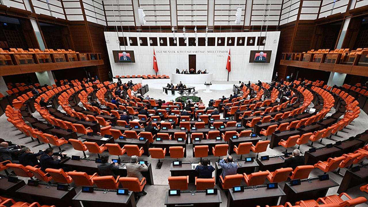 Tarih verildi: AKP'den "Yeni Anayasa" ve "referandum" açıklaması