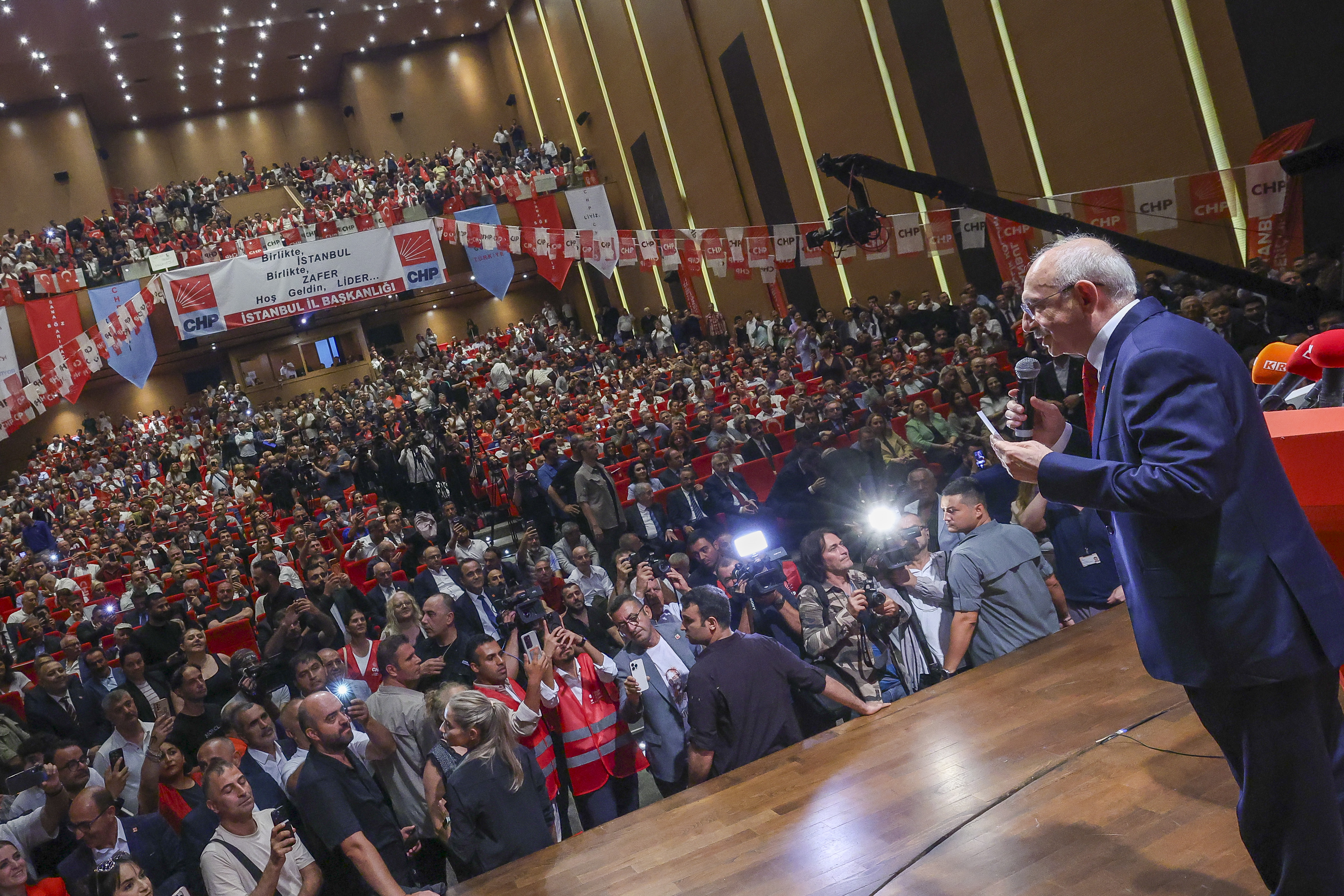 CHP'de "figüran partili" tartışması