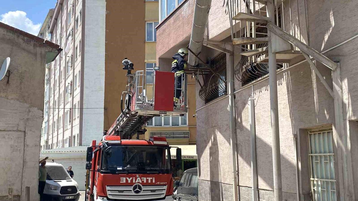 Eskişehir'de fırın bacasında çıkan yangın paniğe sebep oldu