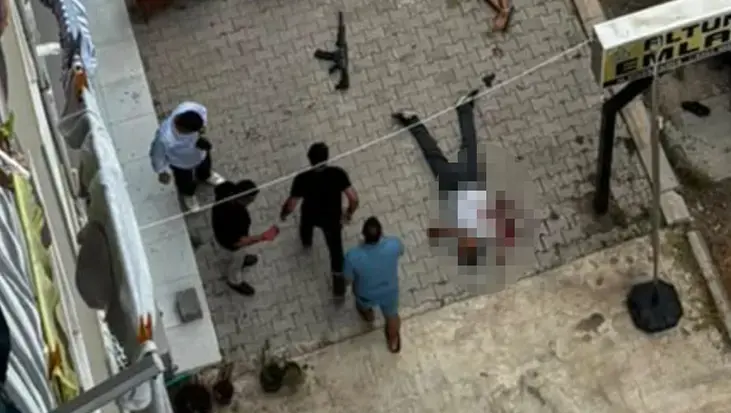 Akraba kavgası kanlı bitti! İş yerinde silahlar konuştu: 1 ölü, 3 yaralı