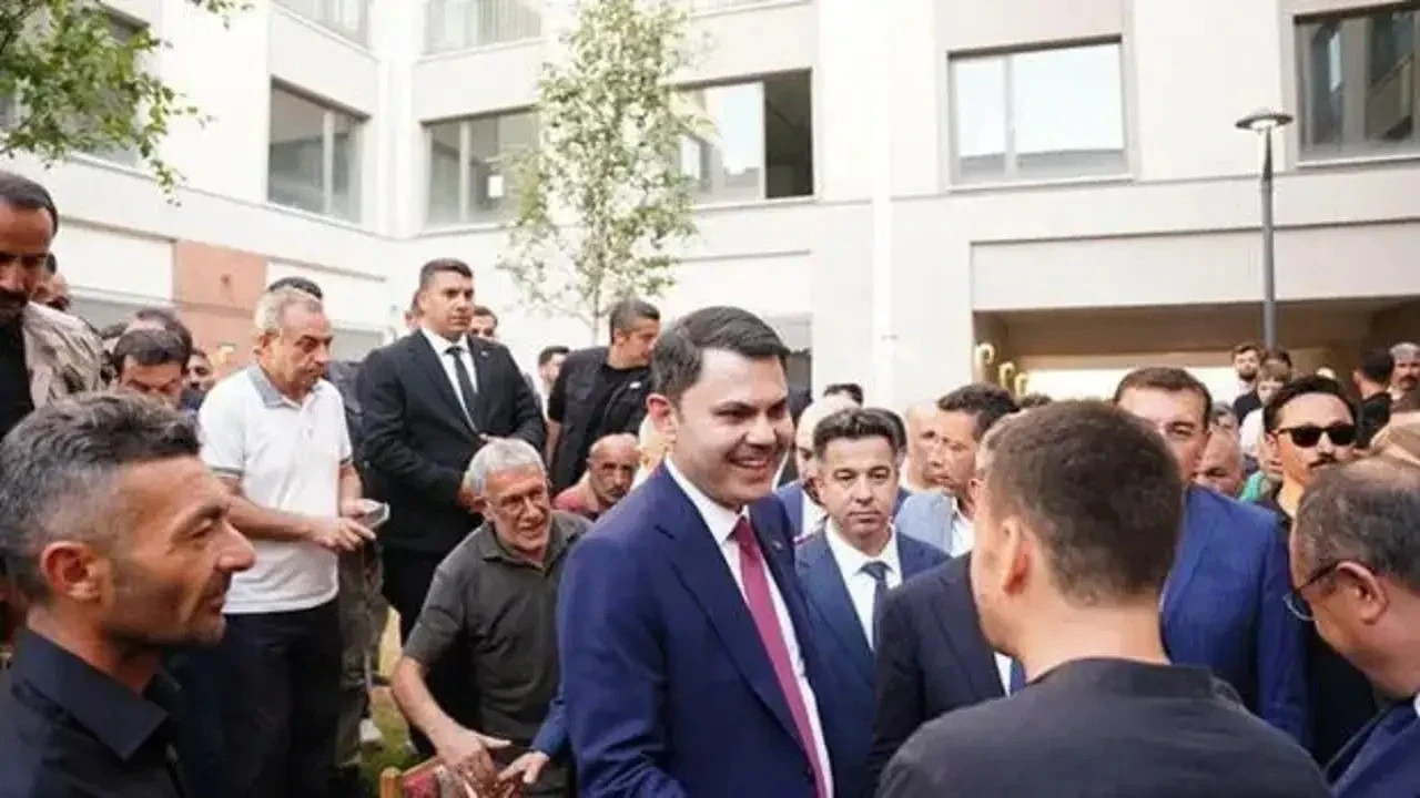 Bakan Murat Kurum Bakırcılar Çarşısı'nı açtı: Depremzede aileye misafir oldu