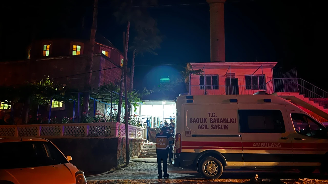 Camide Kanlı Hesaplaşma: İki Kişi Bıçaklanarak Öldürüldü