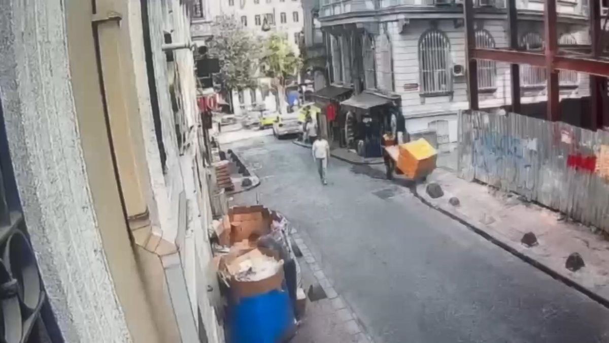 Beyoğlu'nda kargo paketlerini çalan şüpheli yakalandı