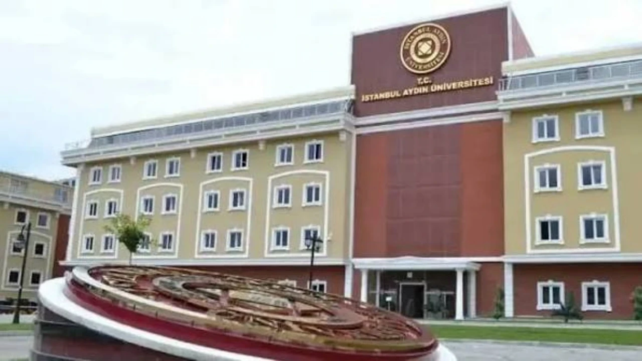 İstanbul Aydın Üniversitesi'nde akademisyen kıyımı mı? 100 kişi işten çıkarıldı
