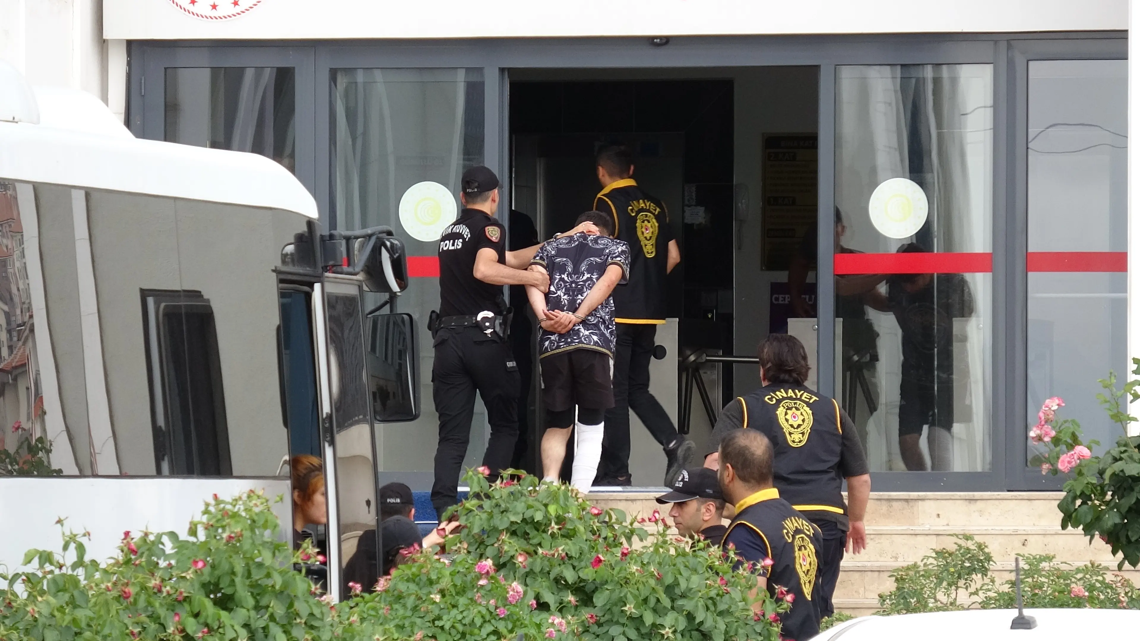 19 yaşındaki gencin ölümünde yeni gelişme: Şüpheliler adliyede