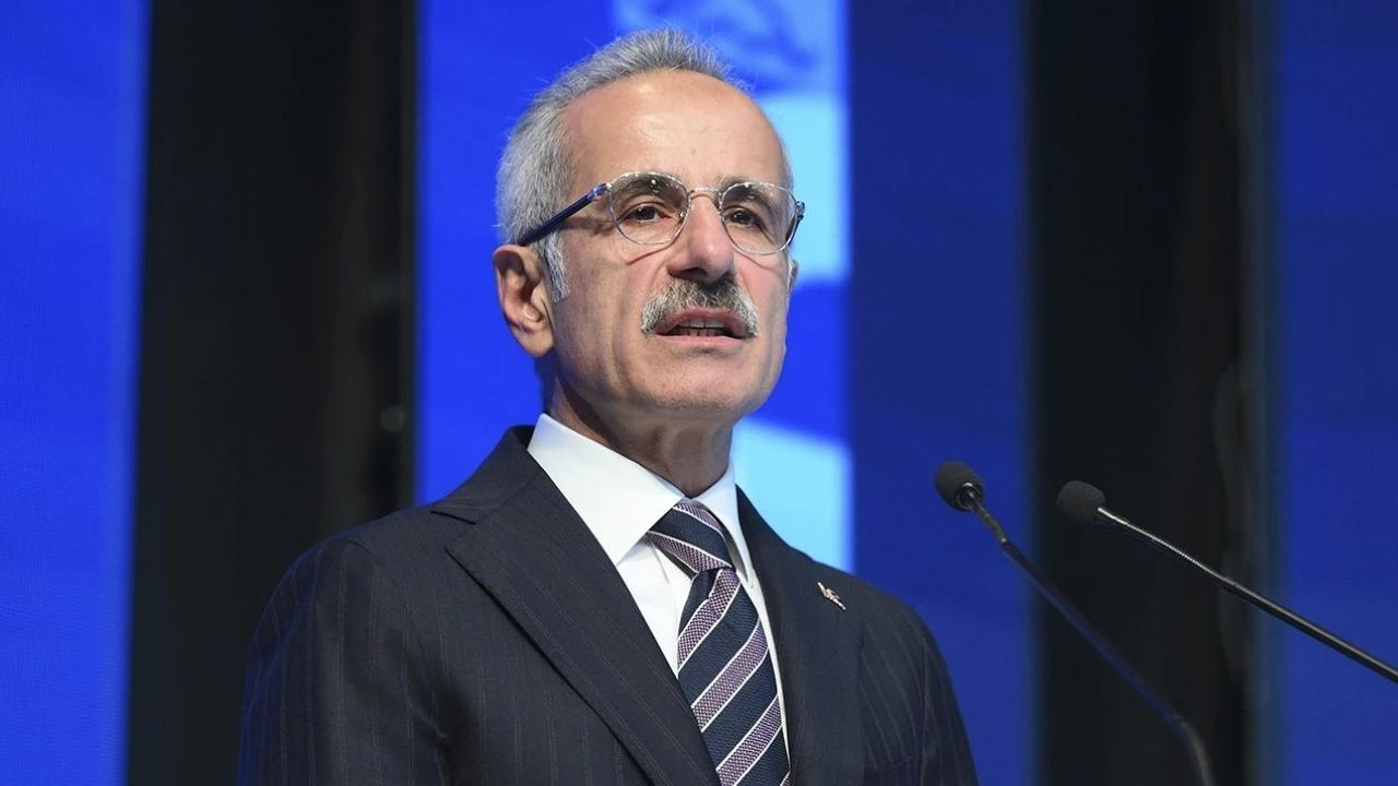 Bakan Uraloğlu’ndan Hürmüz Boğazı açıklaması: 15 gemimiz güvenli şekilde bölgeden ayrılmıştır