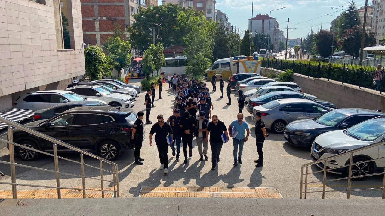 Yasa dışı bahis şüphelisi 14 kişi adliyede