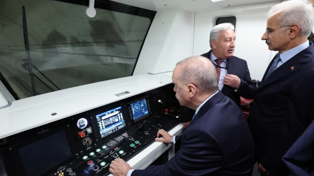 Cumhurbaşkanı Erdoğan yeni açılan Halkalı-İstanbul Havalimanı Metro Hattı'nı test etti
