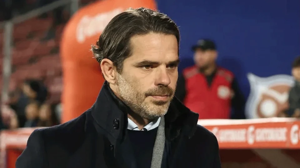 Teknik direktör Fernando Gago basın toplantısında kalp krizi geçirdi