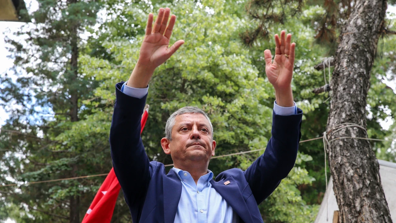 Özgür Özel'in yeni parti planı belli oldu Deniz Zeyrek kulis aktardı