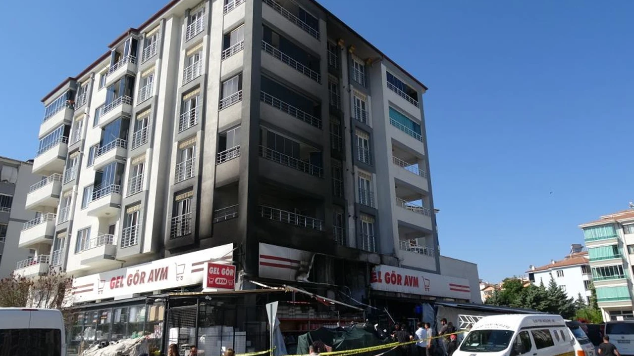Malatya’da AVM alev alev yandı