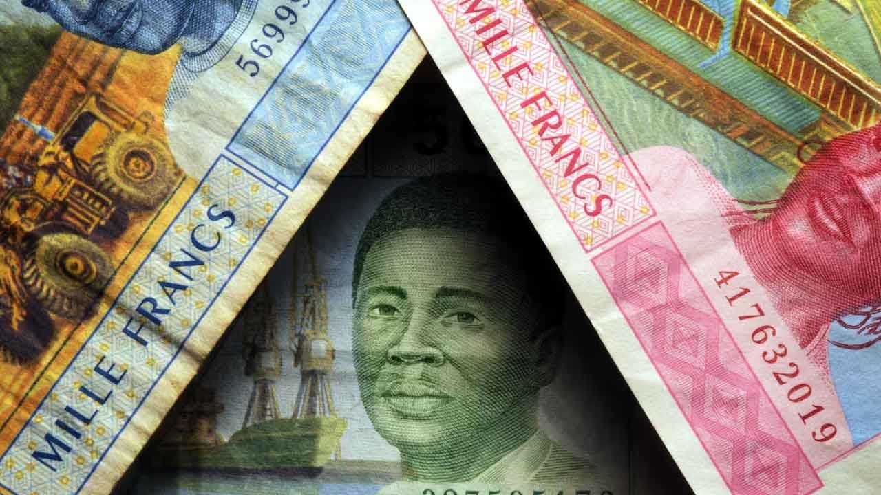 Kara para deliği Afrika'yı yutuyor! Devasa servet buhar olup uçuyor!