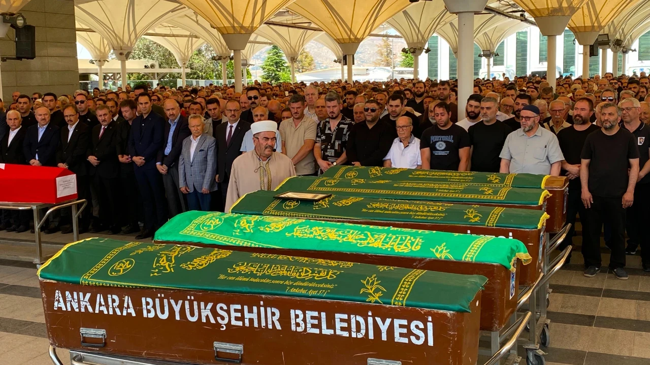 Ankara'da babası tarafından öldürülen genç toprağa verildi