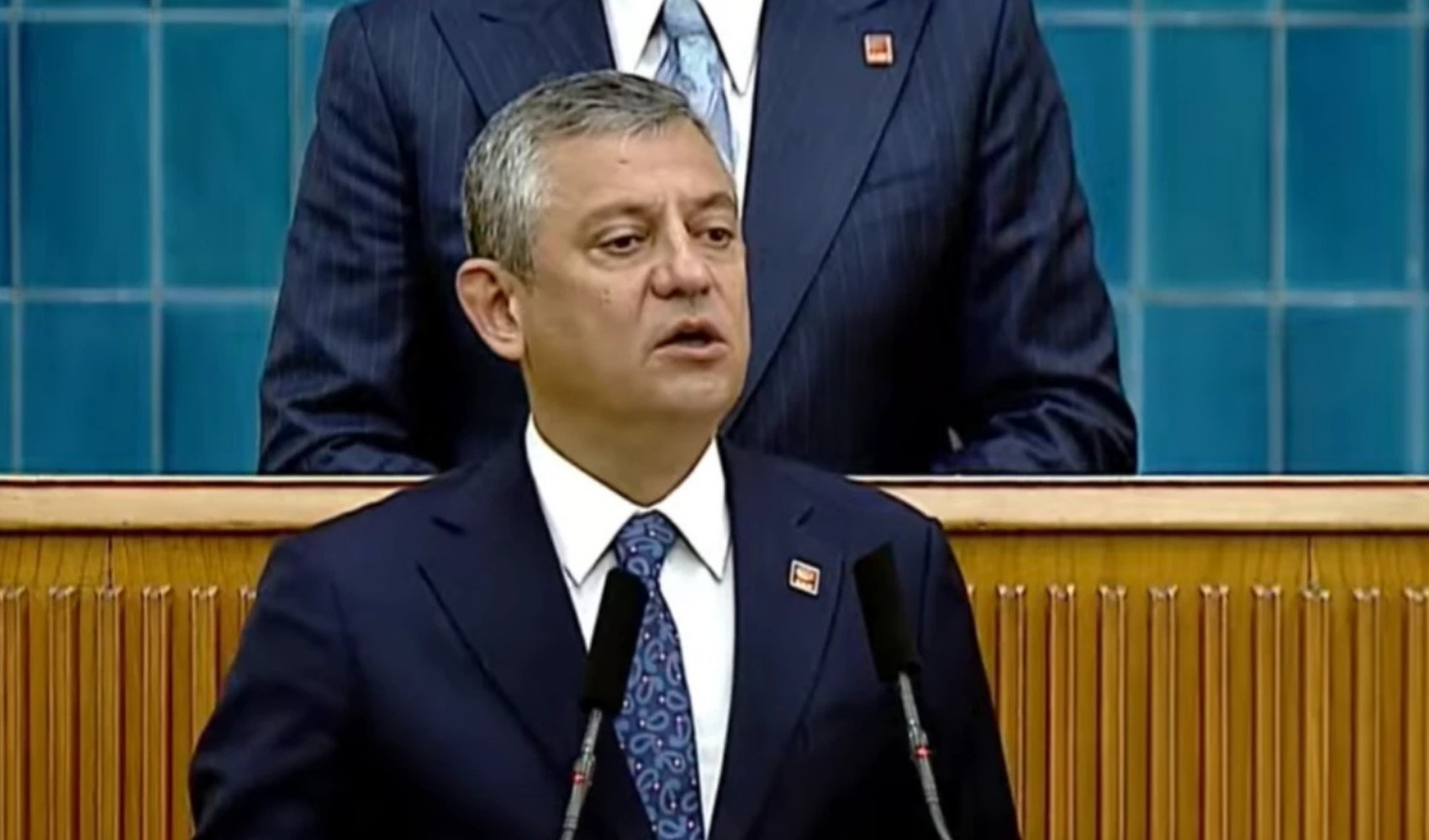 Manisa’da CHP kadrosuna operasyon: Özgür Özel’in iki yakın çalışma arkadaşı gözaltında