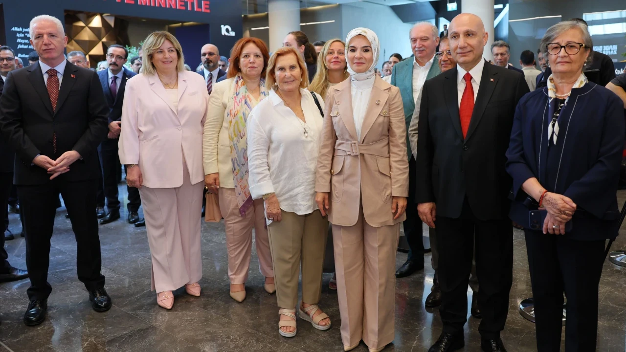 “İrade Bizim, Zafer Bizim” sergisi ziyaretçileriyle buluştu