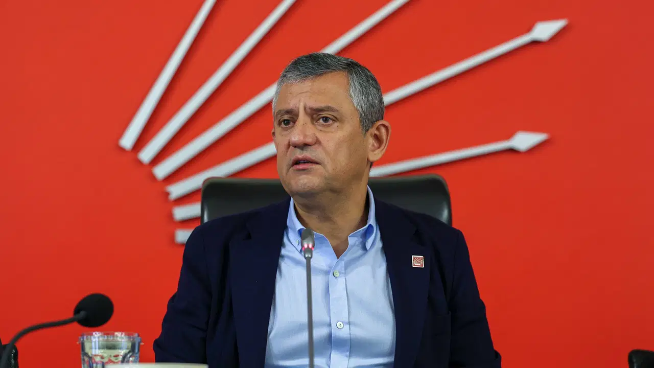 Özgür Özel'den tutuklanan Balcıoğlu'na destek: ‘Asla yalnız değilsiniz, bize emanetsiniz’