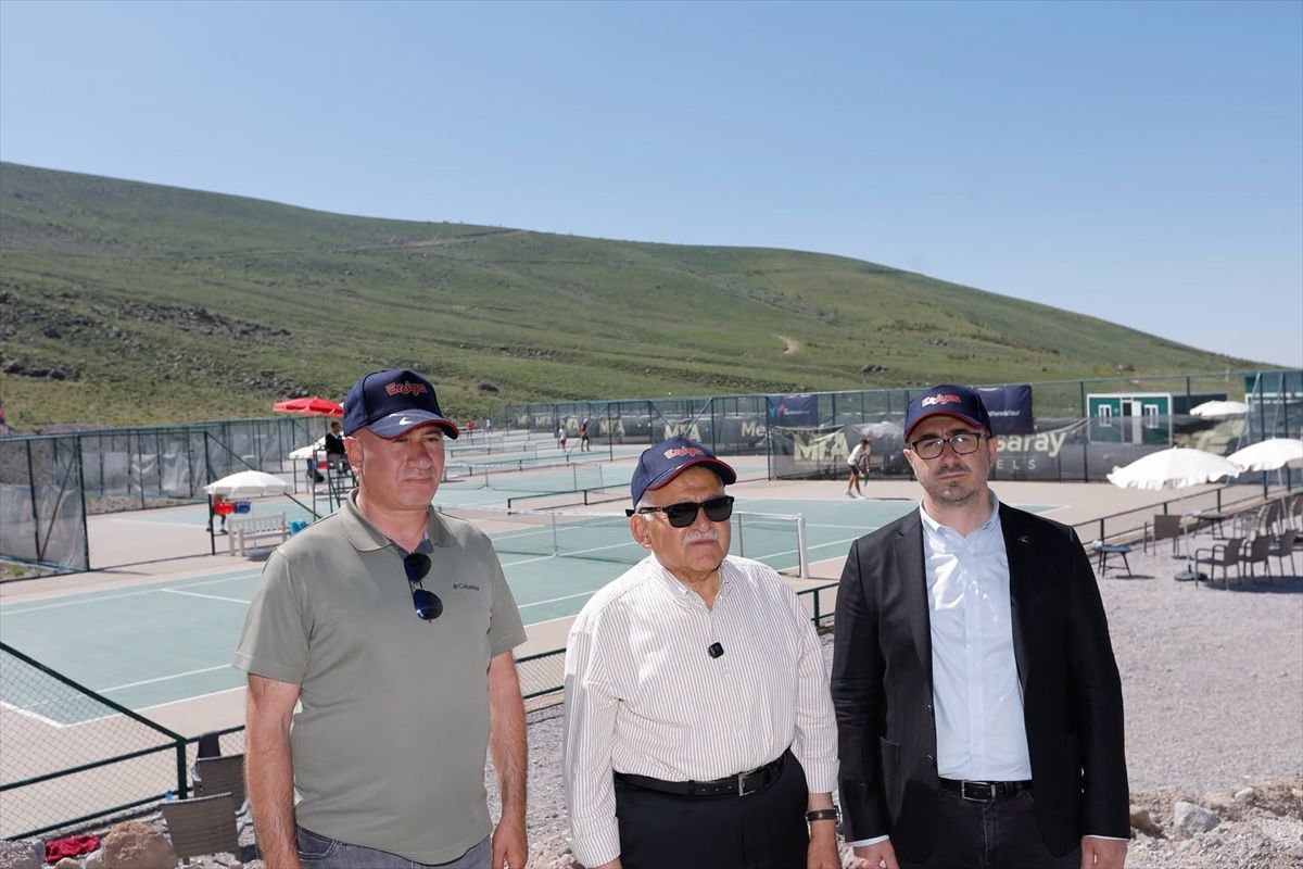 Erciyes'te Uluslararası Tenis Turnuvası'nda 52 ülkeden yaklaşık 1000 sporcu mücadele ediyor