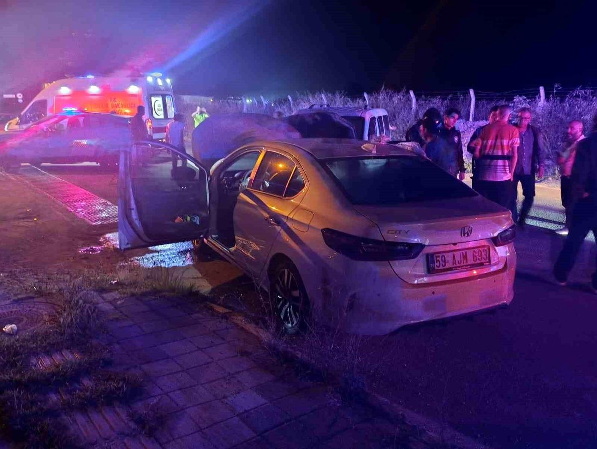 Tekirdağ'da otomobil ile kamyonet çarpıştı: 4 yaralı
