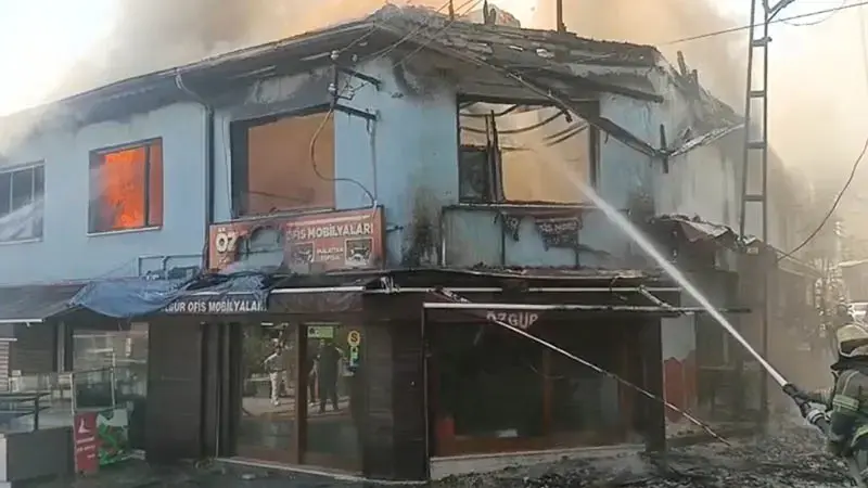 Bursa'da tarihi çarşıda yangın