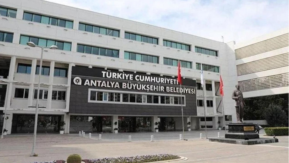 Antalya Büyükşehir Belediyesi'ne operasyon: 10 gözaltı