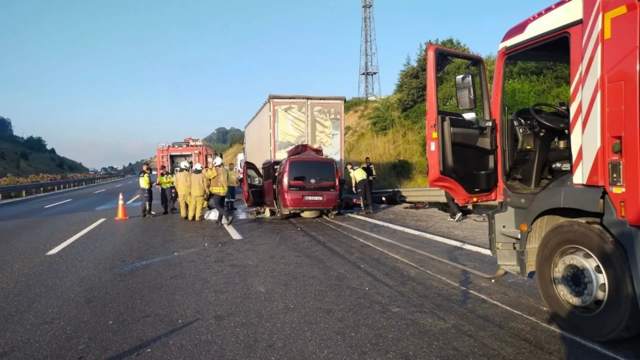 Kuzey Marmara Otoyolu'nda feci kaza: 1'i bebek 3 kişi hayatını kaybetti