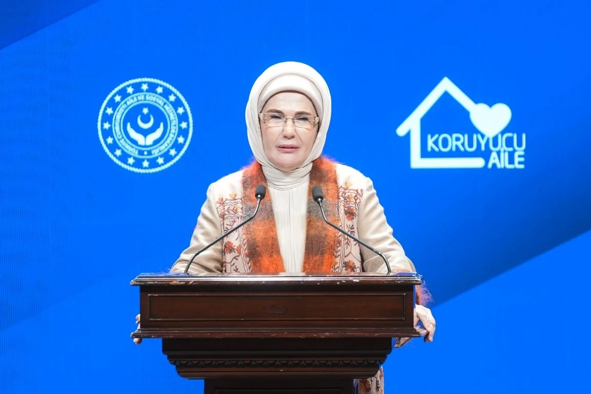 Emine Erdoğan, "Gönül Elçileri Koruyucu Aile Vizyon Çalıştayı Kapanış Programı"nda konuştu