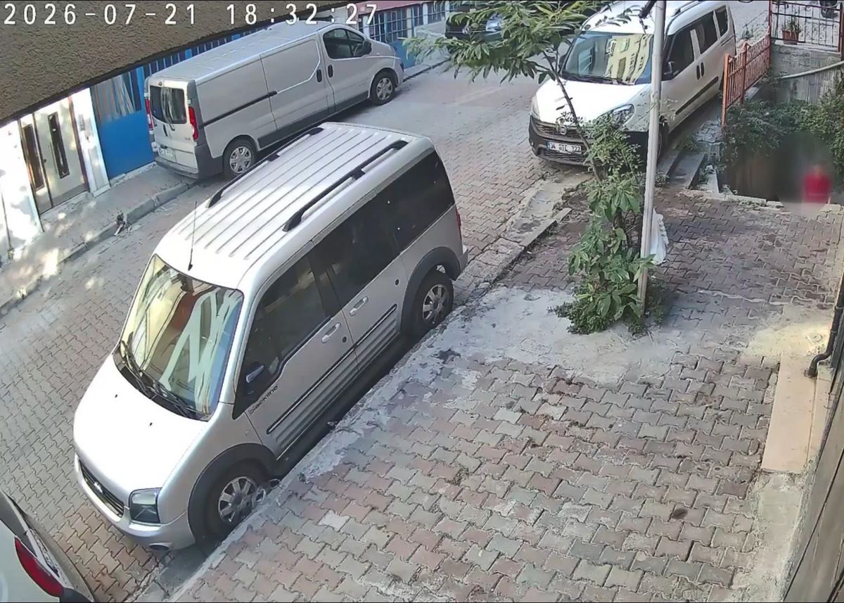 Kağıthane'de çocuklar lastik yaktı: Dumandan etkilenen KOAH hastası kadın hastaneye kaldırıldı