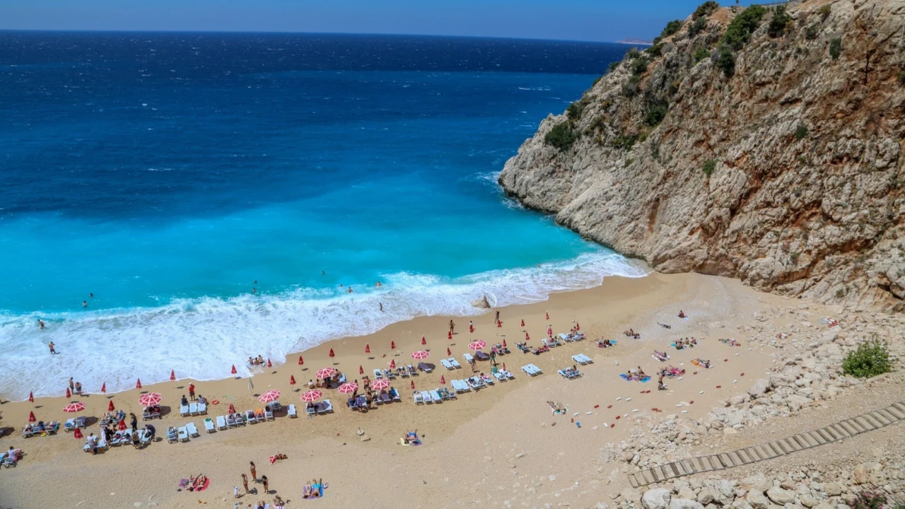 Antalya’da “Dumansız plaj” dönemi başladı