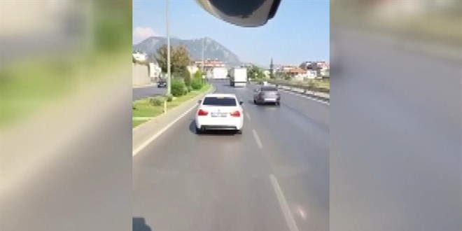 Alanya'da itfaiye aracına yol vermeyen sürücüye 46 bin lira ceza