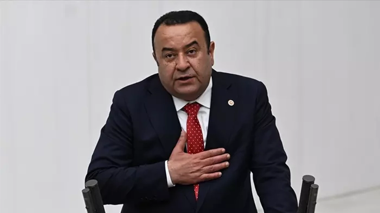 Adnan Beker, CHP'den istifa etti
