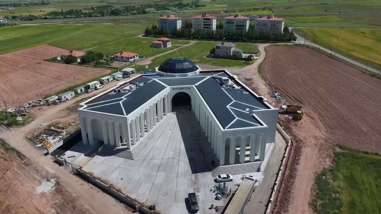 MHP Lideri Devlet Bahçeli'nin hibe ettiği arsaya yapılan cemevi pazar günü açılıyor