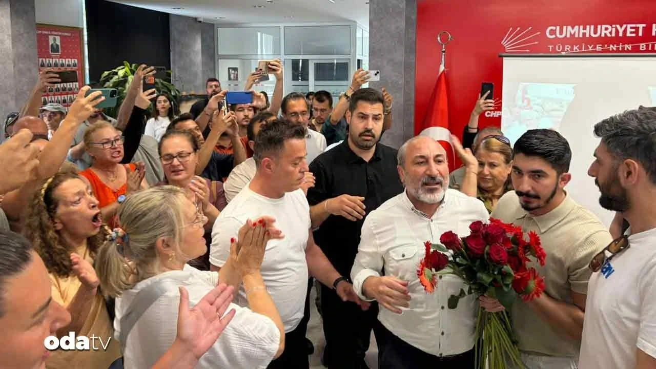 CHP İzmir’de kriz sürüyor: Kapılar kapandı, çiçekler geri çevrildi