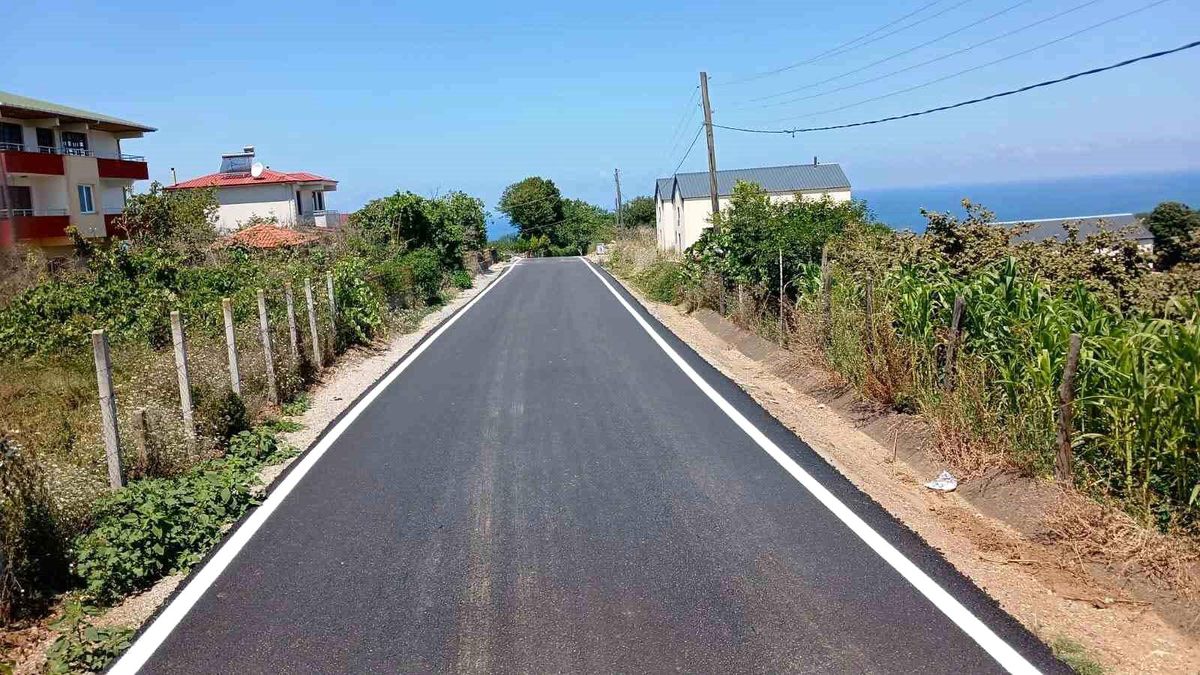 Akçakoca'da 7,5 kilometrelik grup yolunda çizgi çalışması tamamlandı