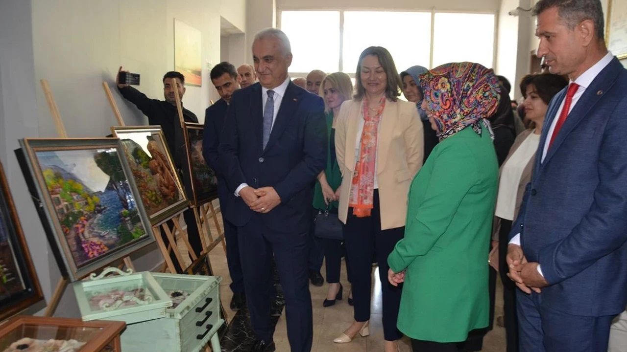 Muş’ta "Hayat Boyu Öğrenme Haftası" sergisi açıldı