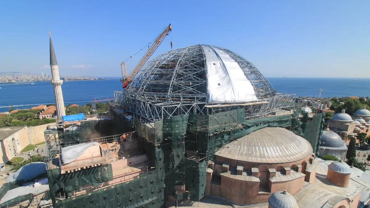 Ayasofya'da tarihi restorasyon: Ana kubbede yeni aşama