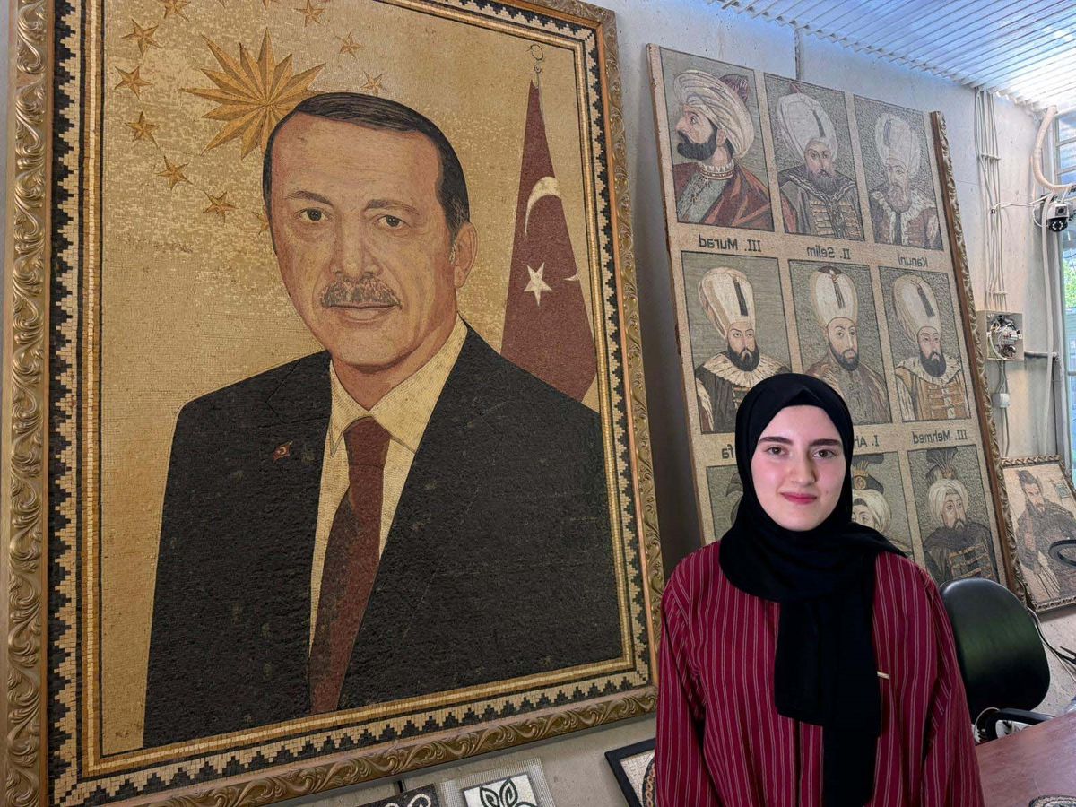 Suriyeli sanatçılar, 100 bin mozaikle Cumhurbaşkanı Erdoğan'ın portresini yaptı