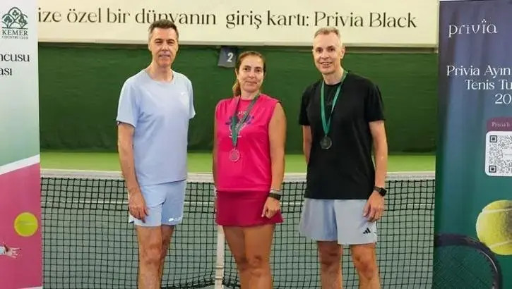 Türkiye İş Bankası Privia Özel Bankacılık Ayın Oyuncusu Tenis Turnuvası'nda ödüller sahiplerini buldu