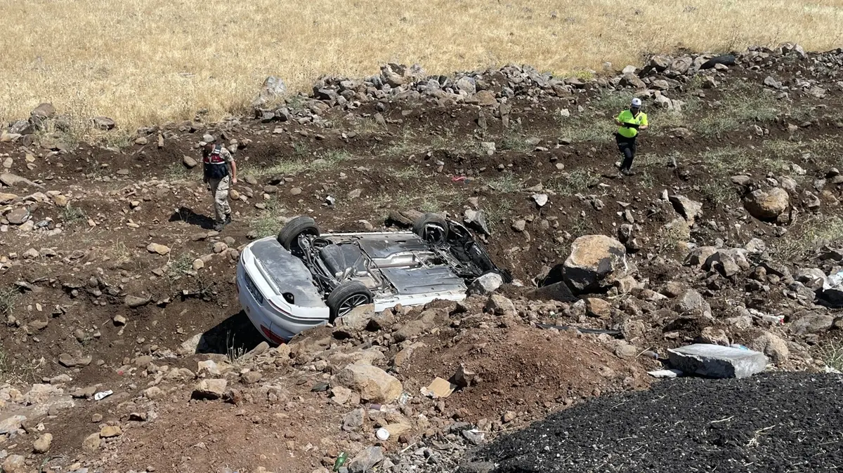 Şanlıurfa'da otomobil devrildi: Yaralılar var
