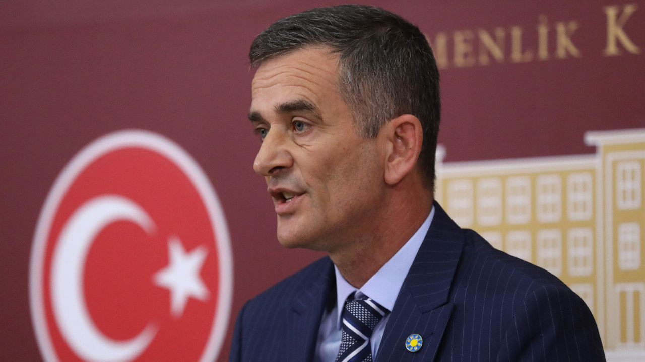 CHP Sakarya Milletvekili Ümit Dikbayır partisinden istifa etti