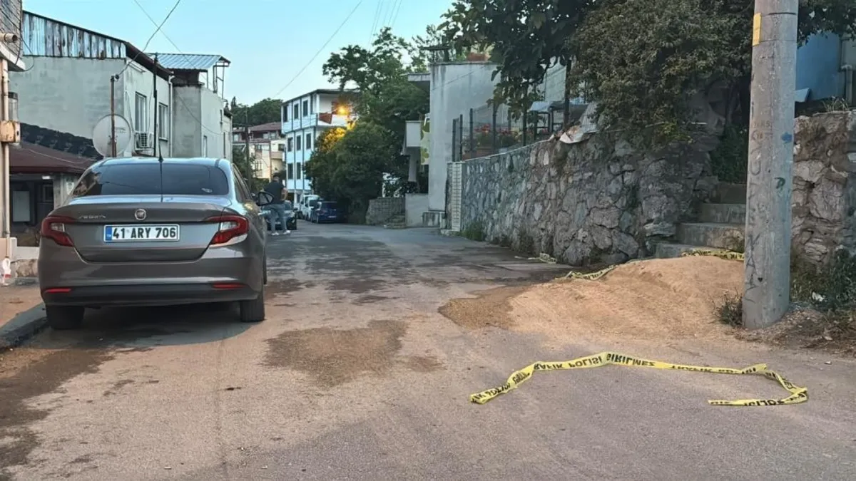 Kocaeli'nde sokak ortasında dehşet! Eşini çocuğunun gözü önünde öldürdü