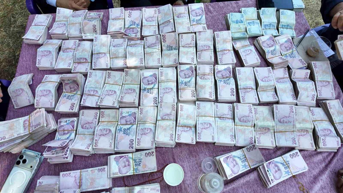 İki gece iki gün süren düğünde 35 koyun kesildi, 6 milyon lira takı takıldı
