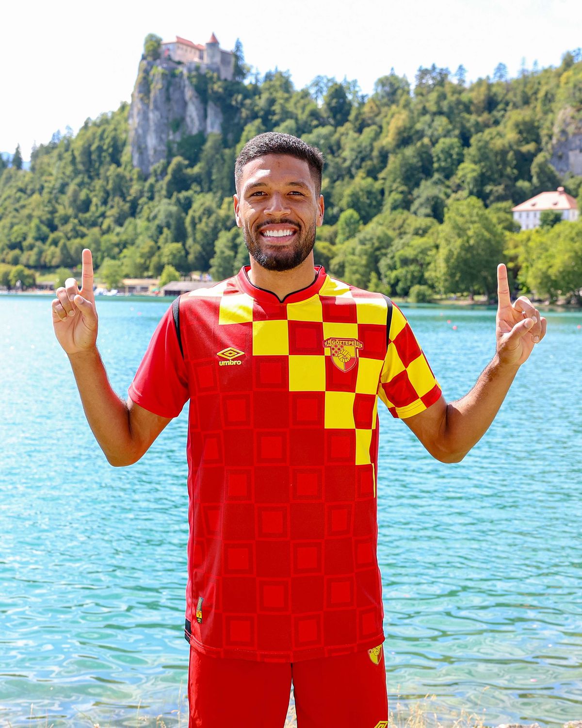 Göztepe'de Rhaldney gidiyor, Henrique geliyor
