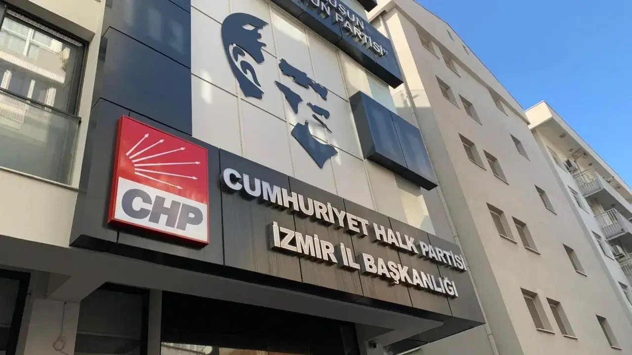CHP İzmir eski ilçe başkanlarından bildiri: Antidemokratik uygulamaları reddediyoruz