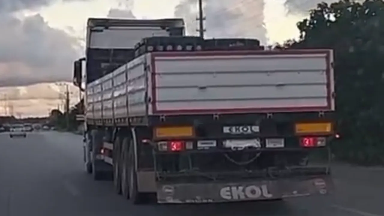 Samsun'da akılalmaz kurnazlık! Plakasını köpükle kapatan tıra 236 bin lira ceza