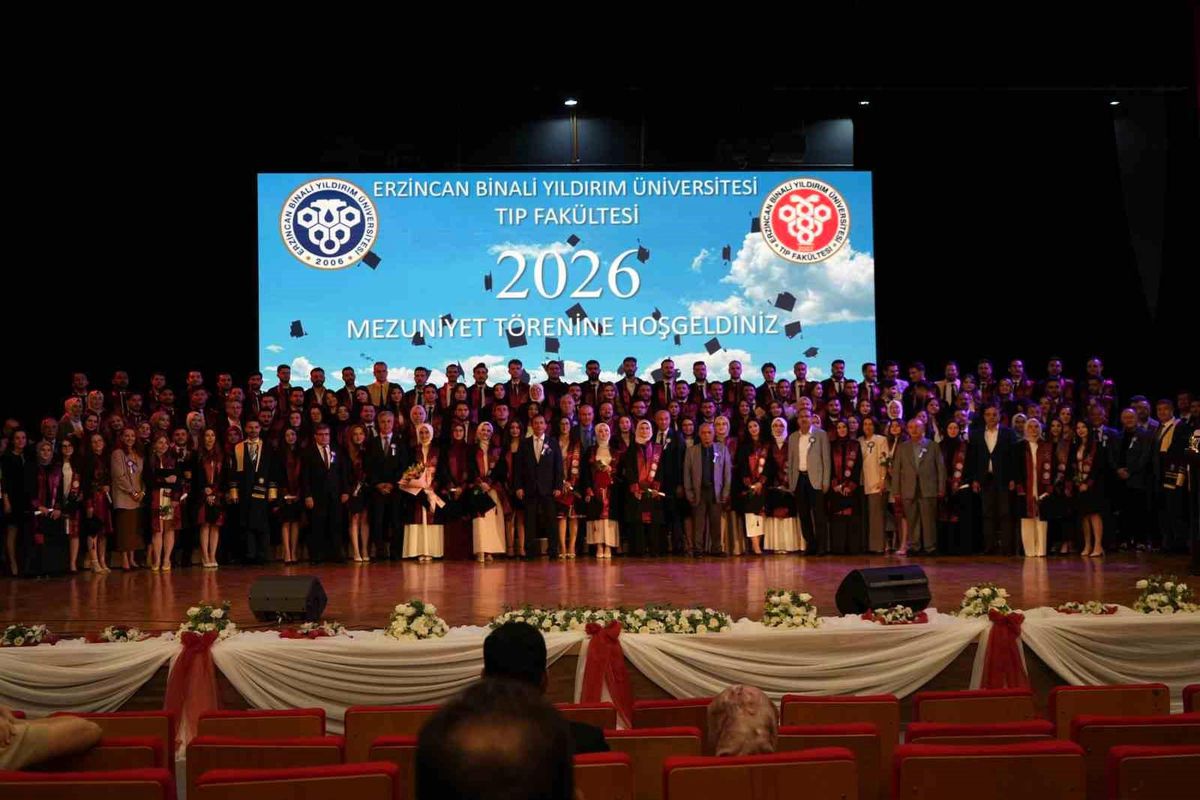 EBYÜ'de mezuniyet coşkusu: 115 doktor sağlık ordusuna katıldı