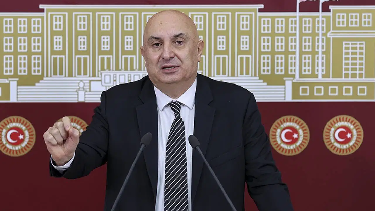 CHP'li Engin Özkoç ihraçlara tepki gösterdi, 'kurultay' çağrısı yaptı
