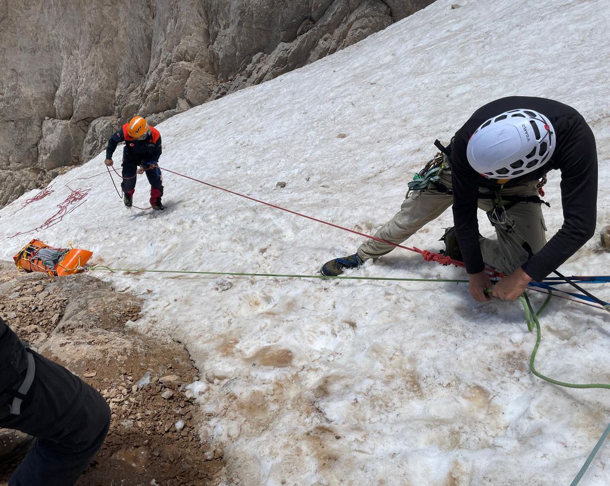 Sipa Durek Dağı'nda nefes kesen kurtarma operasyonu