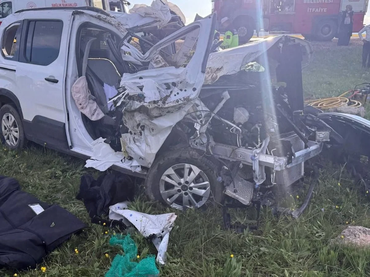 Erzurum’da takla atan araçta 3 kişi hayatını kaybetti