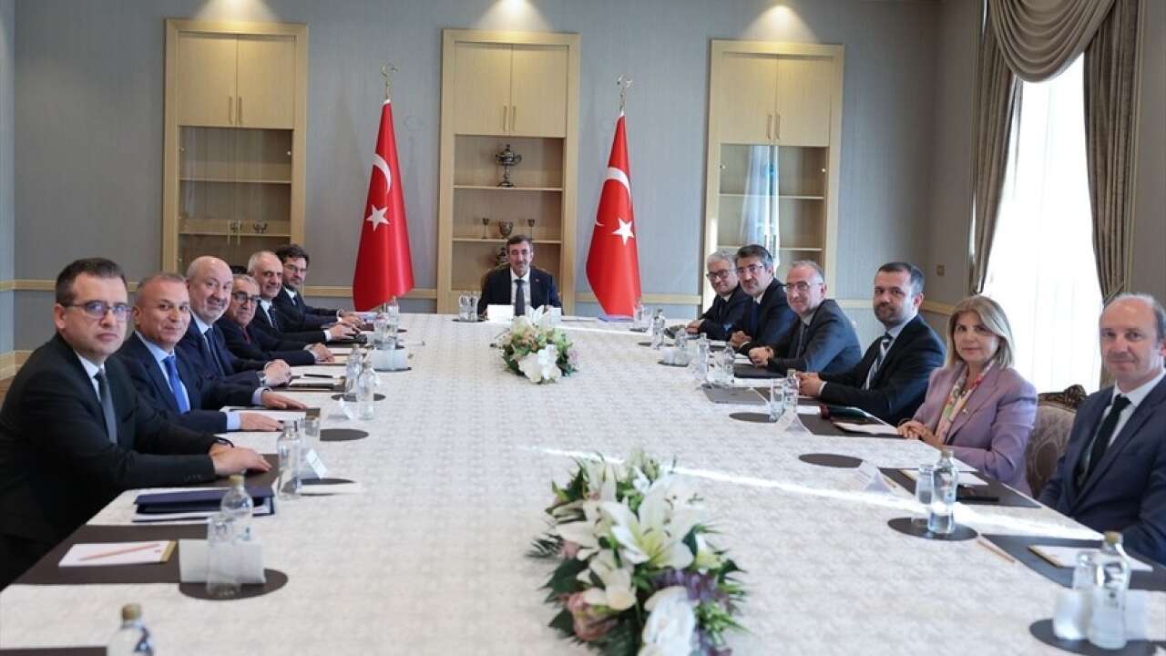 Cumhurbaşkanı Yardımcısı Yılmaz, Ekonomi Politikaları Kurulu üyeleriyle bir araya geldi